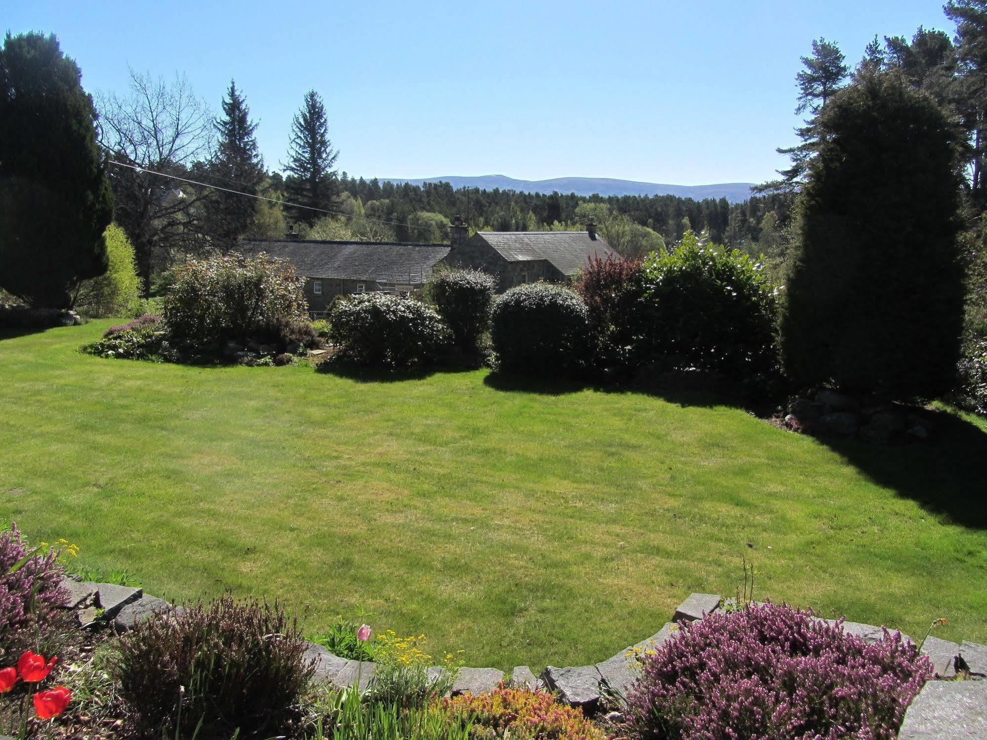 Rossmor Bed & Breakfast Grantown-on-Spey Экстерьер фото